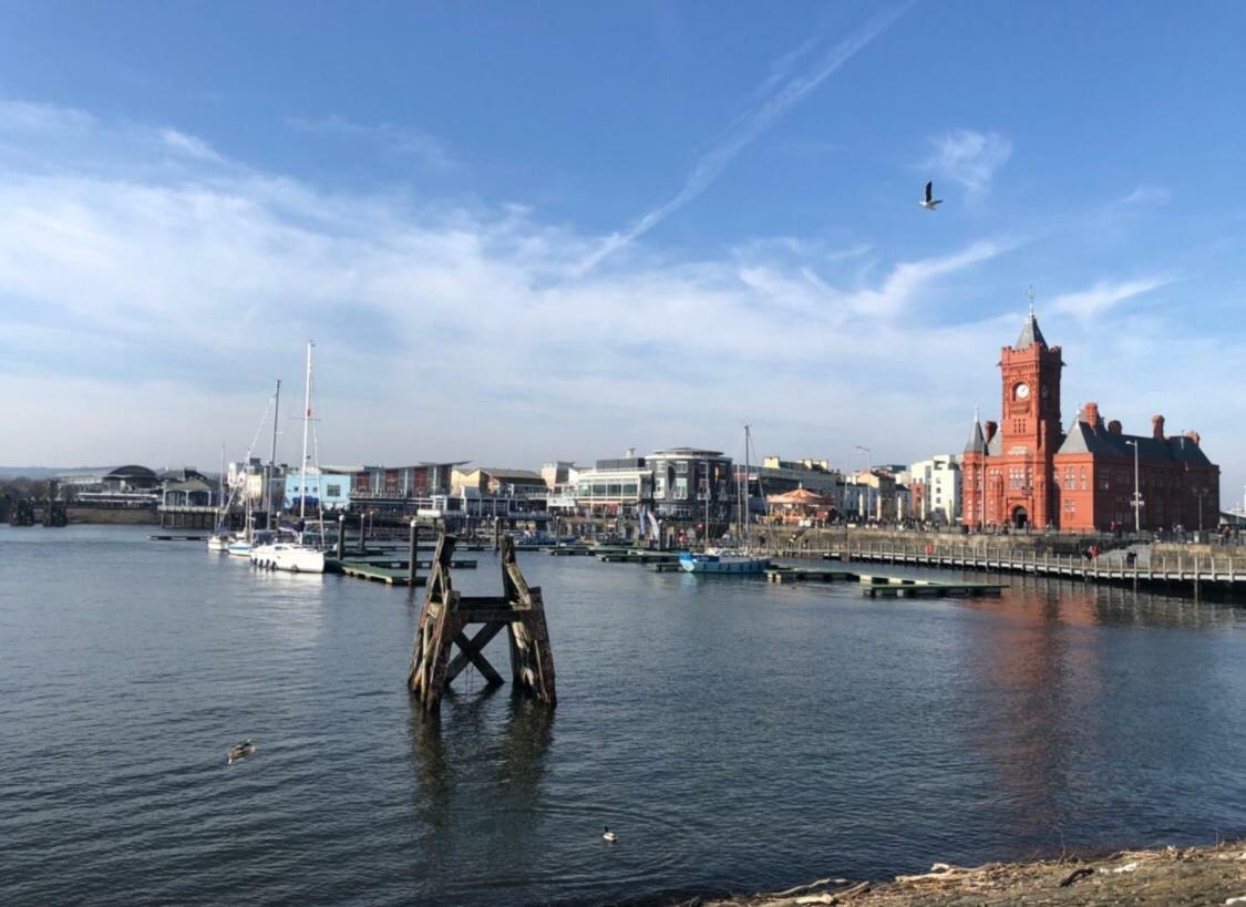 Quayside Apartment In Cardiff Bay Exterior photo